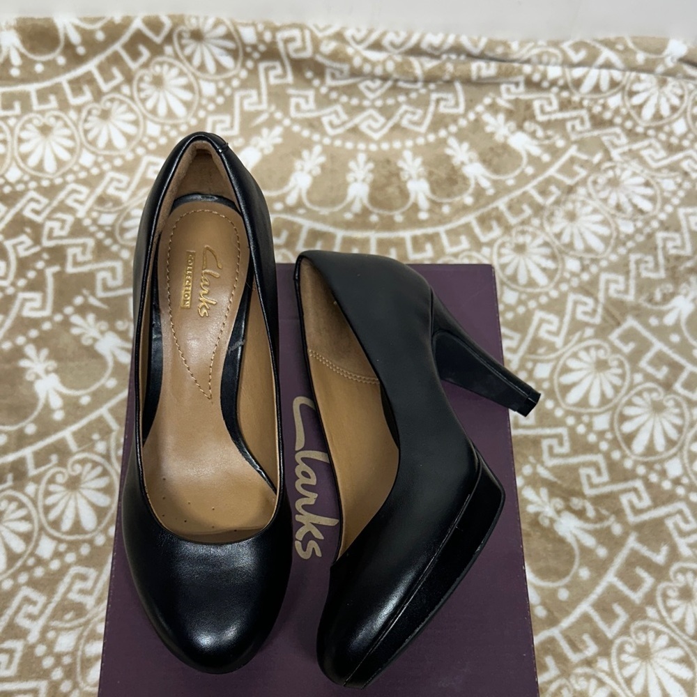 Clarks Women's Classic Black Leather Pumps